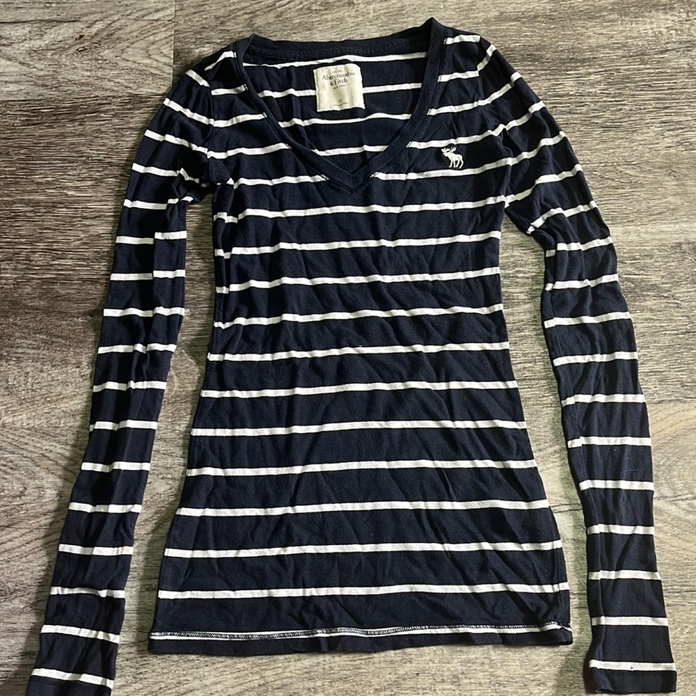 American Eagle Long Sleeve T-shirt